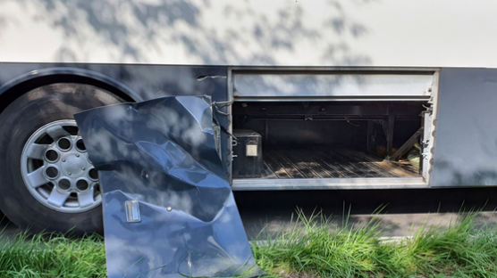 한라산 등반길 참변…특전사 버스 짐칸 문에 치여 2명 사상