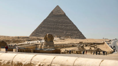 엉뚱한 머스크, 피라미드 '외계인' 축조설에 이집트 반발 