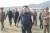 북한 김정은 국무위원장이 지난 2015년 나선시 선봉지구에 수해 복구 작업 현지지도에 나선 모습. [중앙포토]