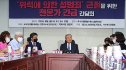 김종인, 권력형 성범죄 피해자에 "연약한 여인들" 발언 논란
