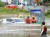 이날 경기도 파주시 율곡리의 물에 잠긴 도로에서 구조대원들이 운전자를 구조하는 모습. [뉴시스]