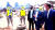 지난 6일 베이루트 대폭발 현장을 찾은 에미뉘엘 마크롱 프랑스 대통령(왼쪽). 외국 대통령으로 처음 사고 현장을 찾은 마크롱 대통령은 이날 외국 정상으로선 이례적으로 레바논의 개혁을 촉구했다. 로이터=연합뉴스 