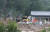 소방당국과 경찰이 8일 전남 곡성군 오산면 성덕마을 산사태 현장에서 수색작업을 벌이고 있다. 프리랜서 장정필