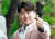 7월 29일 트로트 가수 김호중이 서울 상암동 MBC에서 열린 ‘라디오스타’ 녹화를 위해 출근하며 인사를 하고 있다. 사진 뉴스1