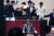 2018년 11월 22일 국회 본회의에서 김선동 민주노동당 의원이 정의화 국회의장에게 최루액을 뿌리고 있다. [중앙포토]