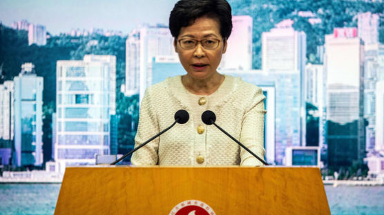 미국 "제재하라" 홍콩 "따르지 마"…금융사들만 난감해졌다