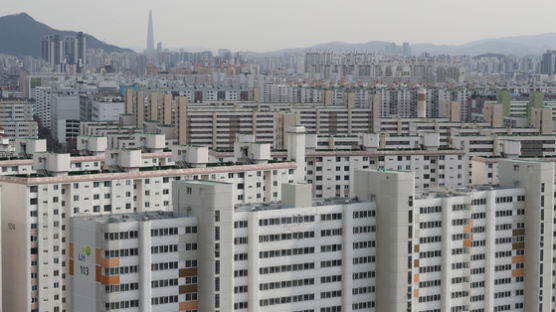값은 뛰고 질은 떨어져…서울 아파트 전세 절반이 4억원 이상