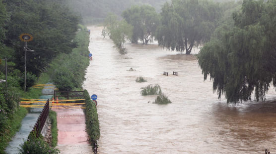 열흘째 폭우로 사망·실종 42명…이재민 7000명 육박