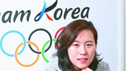 '단일팀 골리' 신소정, 남자 실업팀 최초 여성 코치 됐다