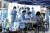 서울 중구 남대문시장의 한 상가에서 신종 코로나바이러스 감염증(코로나19) 확진자가 발생한 가운데 10일 오전 시장에 마련된 임시선별진료소에서 시민들이 코로나 검사를 받고 있다. 김성룡 기자