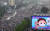 15일 오후 서울 종로구 동화면세점 앞에서 정부와 여당 규탄 보수단체 집회 참가자들이 세종대로를 가득 메우고 있다. 연합뉴스