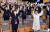 지난 15일 75주년 광복절 경축식이 열린 경북도청에 이철우 지사(앞줄 왼쪽) 등이 만세삼창을 외치하고 있다. 사진 경북도 제공, 뉴스1