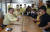 문재인 대통령이 12일 오후 전남 구례군 구례5일시장을 방문, 상인 및 관계자들을 격려하고 있다. [청와대사진기자단]