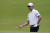 김시우가 17일 열린 PGA 투어 윈덤 챔피언십 5번 홀에서 칩샷을 시도하고 공을 바라보고 있다. [AP=연합뉴스]