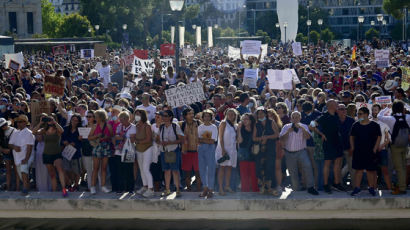 스페인, 하루 확진자 5000명 넘는데…“바이러스 없다” 마스크 반대 시위 