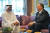 무함마드 빈 자이드 알 나흐얀 아랍에미리트(UAE) 왕세제(왼쪽)가 지난 2019년 9월 미국의 마크 폼페이오 국무장관을 만나고 있다. 로이터=연합뉴스