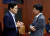 지난해 8월 최종구 당시 금융위원장(왼쪽)이 김상조 청와대 정책실장과 확대관계장관회의에서 만나 대화를 나누던 모습. [뉴스1]