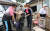 주호영 미래통합당 원내대표가 11일 전남 구례군 구례읍 구성마을을 방문해 침수 피해 복구작업을 하고 있다. [뉴스1]