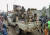 말리 군인들 18일 이브라힘 부바카르 케이타 대통령 사저 밖에서 대기하고 있다. [AP=연합뉴스]