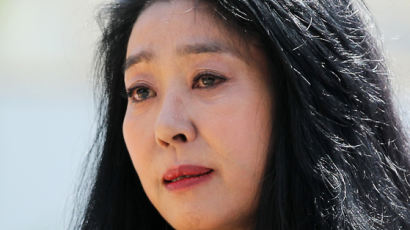 아빠 얘기 삭제하란 딸 글에…김부선 "난 거짓말 한 적 없어"