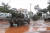 아프리카 말리의 카티 군기지에서 군사반란을 일으킨 군인들이 18일(현지시간) 이브라힘 부바카르 케이타 대통령이 머물고 있는 관저 주변에서 경계를 서고 있다. [EPA=연합뉴스]