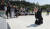 김종인 미래통합당 비상대책위원장이 19일 오전 광주 북구 국립5·18민주묘지에서 무릎 꿇고 참배하고 있다. [뉴스1]