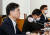 손병두 금융위원회 부위원장(왼쪽)이 19일 서울 중구 은행연합회에서 열린 금융리스크 대응반 회의에서 발언하고 있다. [뉴스1]