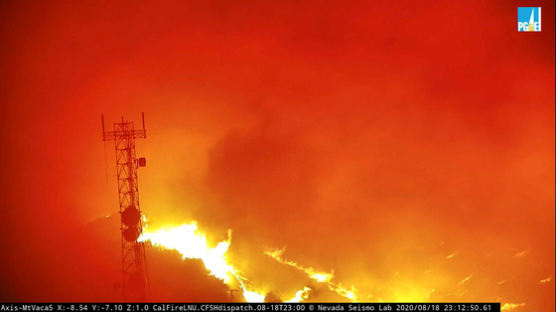 미 캘리포니아 20곳 동시다발 산불… 서울 면적 절반 이상 태웠다
