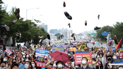 [월간중앙] 부동산 덫에 걸린 文 정부, 레임덕 갈림길에 서다 