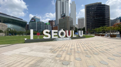 [서소문사진관] 23일 정오 텅빈 서울 도심, 코로나 19 대확산의 긴장감만 가득