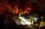캘리포니아주 나파 카운티에서 발생한 산불을 소방관들이 진화하고 있다. [AP=연합뉴스］