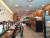 24일 서울의 한 백화점 식당가 한식당 매장에 칸막이가 설치된 모습. 점심시간인데도 한산하다.추인영 기자