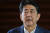 아베 신조 일본 총리가 24일 게이오 병원을 나와 관저에 도착한 후 기자들의 질문에 답하고 있다. [AFP=연합뉴스]