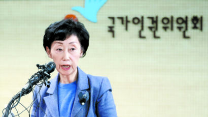 최영애 인권위원장 고열 증상으로 코로나 검사…자택격리 중 