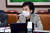 김현미 국토교통부 장관이 25일 국회에서 열린 국토교통위원회 전체회의에서 답변하고 있다. 연합뉴스