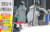 대전 서구보건소 코로나19 선별진료소에서 의료진들이 시민들을 검사한 뒤 냉풍기 앞에서 잠시 휴식하고 있다. [프리랜서 김성태]