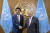 지난해 9월 미국 뉴욕 UN본부에서 아베 신조 일본 총리가 안토니오 구테레스 UN사무총장을 만나 악수하고 있다. [AP=연합뉴스]