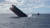 24일(현지시간) 인도양 모리셔스 인근 해역에서 좌초해 대량의 기름을 유출한 일본 화물선 MV 와카시오의 뱃머리 부분이 물속에 가라앉고 있다.로이터=연합뉴스