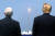 도널드 트럼프 미국 대통령(오른쪽)이 지난 5월 30일 플로리다주 케네디우주센터에서 마이크 펜스 부통령과 함께 크루 드래건의 발사 장면을 지켜보고 있다. [로이터] 