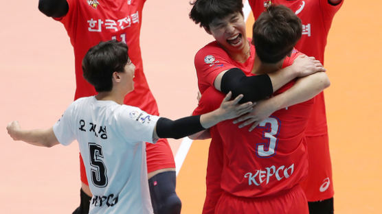 러셀-박철우 쌍포 51점… 프로배구 한국전력 컵대회 우승