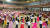 지난 2018년 8월 28일 조선중앙통신이 공개한 사진속에 북한 청년중앙회관 무도회장에서 열린 청년절 경축행사에서 북한 시민들이 다함께 손을 맞잡고 춤을 추고 있다. 조선중앙통신=연합뉴스 