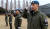 지난해 12월 인천시 계양구 육군 국제평화지원단에서 열린 동명부대 23진 환송식에서 부대원들이 경례를 하고 있다. 뉴스1
