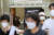 전공의 무기한 집단휴진 지속을 결정한 가운데 31일 오전 서울 종로구 서울대학교병원에서 내원객들이 이동하고 있다. 연합뉴스
