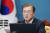문재인 대통령이 31일 청와대에서 수석·보좌관 회의를 주재하고 있다. 연합뉴스