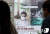 1일 서울 중구 서울도서관 외벽에 마스크 착용 의무화를 알리는 대형 현수막이 걸려 있다. 뉴스1