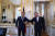 유럽 순방에 나선 왕이 중국 국무위원 겸 외교부장이 지난달 28일 프랑스 에마뉴엘 마크롱 대통령을 만나 팔꿈치 인사를 나누고 있다. [중국외교부 홈페이지 캡처]