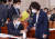 추미애 법무부 장관(오른쪽)과 정경두 국방부 장관이 지난달 27일 오후 서울 여의도 국회에서 열린 법제사법위원회 전체회의에 참석해 인사를 나누고 있다. 뉴스1