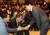지난해 12월 23일 서울 중구 프레스센터에서 열린 국민통합연대 창립대회애서 장제원 의원과 홍준표 의원이 악수를 나누는 모습. 왼쪽은 이재오 전 의원. 김경록 기자
