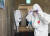 지난 5일 간호장교가 국군수도병원 외상센터에서 신종 코로나바이러스 감염증(코로나19) 확진자 입원치료 훈련(FTX)을 받고있다. 뉴스1