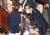  이낙연 더불어민주당 대표(오른쪽)와 한정애 정책위의장이 7일 오전 서울 여의도 국회에서 열린 제382회국회(정기회) 제2차 본회의에 참석해 대화하고 있다. 뉴스1